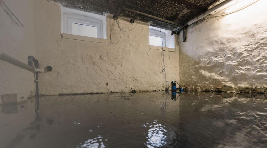 Why choose water damage restoration service for basement flood restoration services in Dallas
